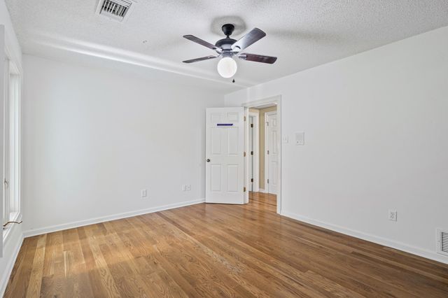 9221 HILLMAN WAY DR, Bartlett, TN 38133