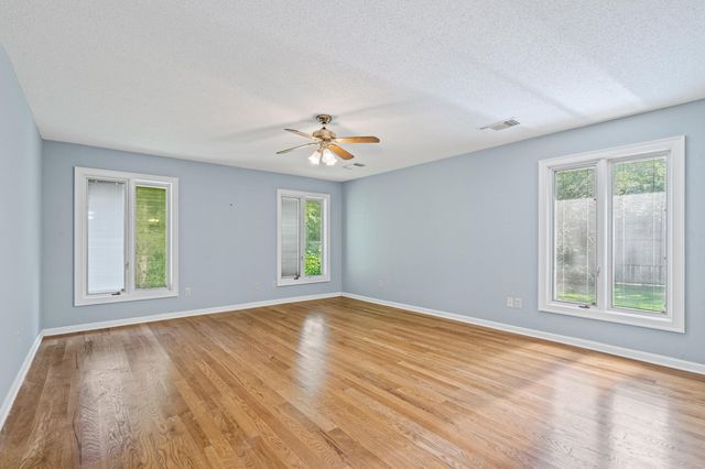 9221 HILLMAN WAY DR, Bartlett, TN 38133