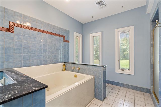 9221 HILLMAN WAY DR, Bartlett, TN 38133