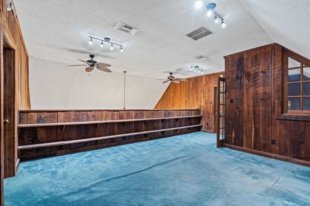 9221 HILLMAN WAY DR, Bartlett, TN 38133