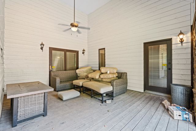 9221 HILLMAN WAY DR, Bartlett, TN 38133