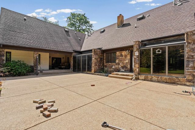 9221 HILLMAN WAY DR, Bartlett, TN 38133