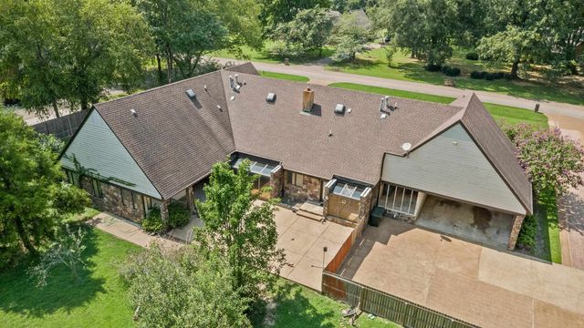 9221 HILLMAN WAY DR, Bartlett, TN 38133