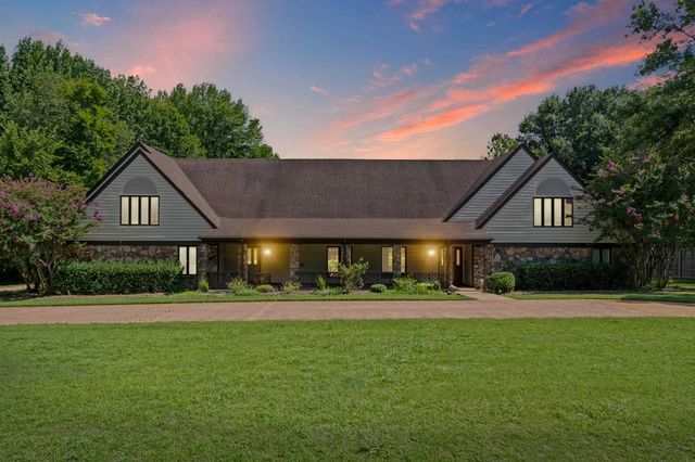 9221 HILLMAN WAY DR, Bartlett, TN 38133