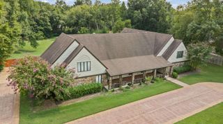 9221 HILLMAN WAY DR, Bartlett, TN 38133