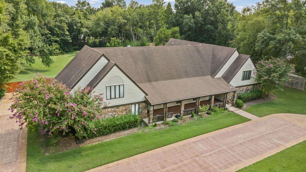 9221 HILLMAN WAY DR, Bartlett, TN 38133