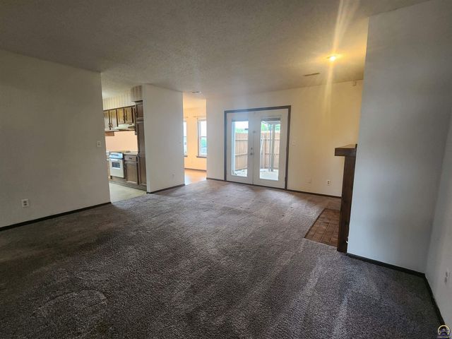 5809 SW 22nd Ter Apt 1, Topeka, KS 66614