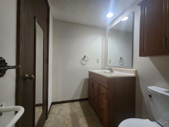 5809 SW 22nd Ter Apt 1, Topeka, KS 66614