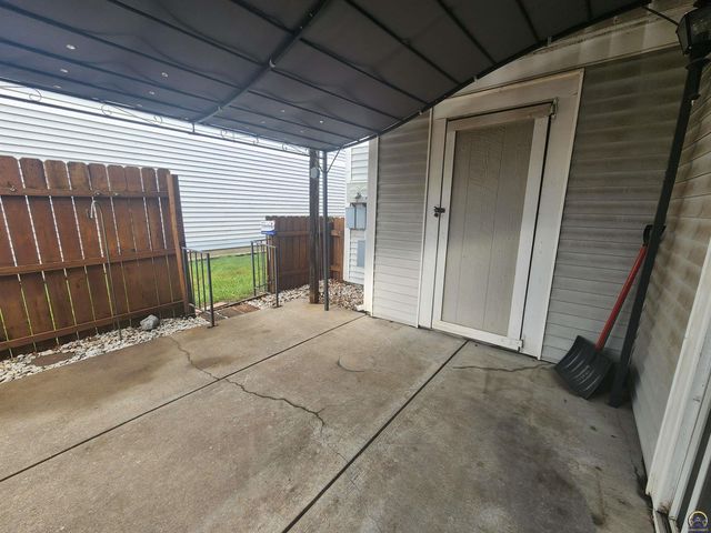 5809 SW 22nd Ter Apt 1, Topeka, KS 66614