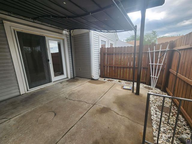 5809 SW 22nd Ter Apt 1, Topeka, KS 66614