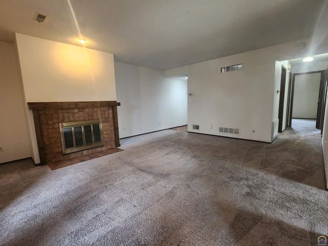 5809 SW 22nd Ter Apt 1, Topeka, KS 66614