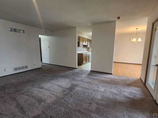 5809 SW 22nd Ter Apt 1, Topeka, KS 66614