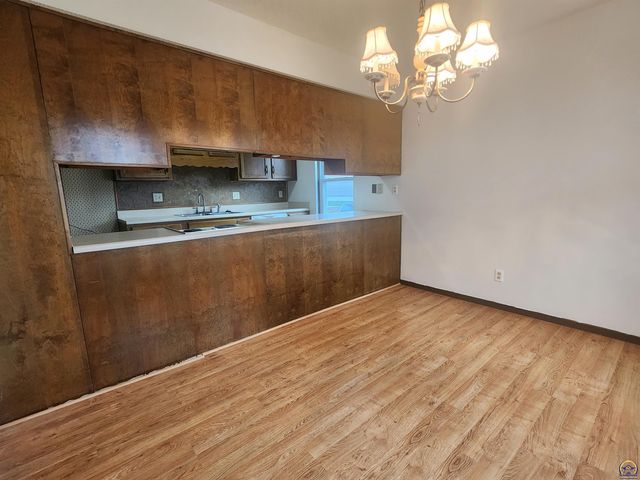 5809 SW 22nd Ter Apt 1, Topeka, KS 66614