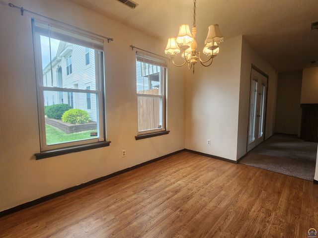 5809 SW 22nd Ter Apt 1, Topeka, KS 66614