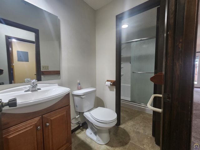 5809 SW 22nd Ter Apt 1, Topeka, KS 66614