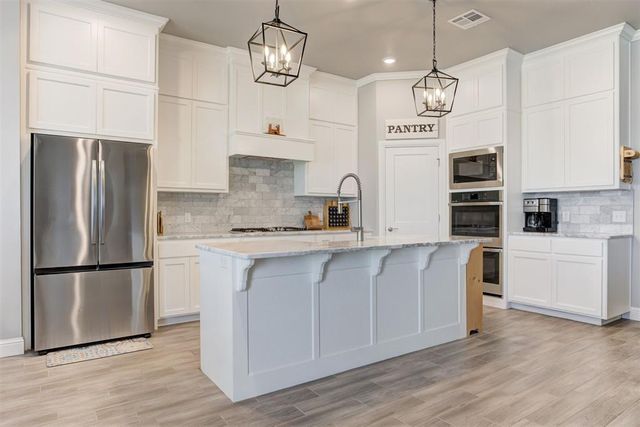 2700 Samuel Circle, Yukon, OK 73099