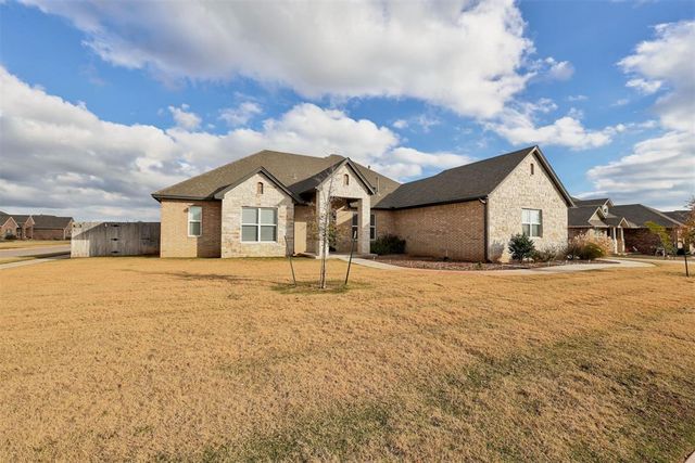 2700 Samuel Circle, Yukon, OK 73099