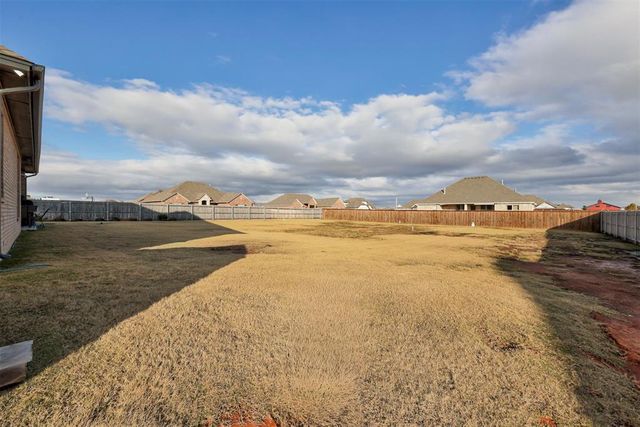 2700 Samuel Circle, Yukon, OK 73099