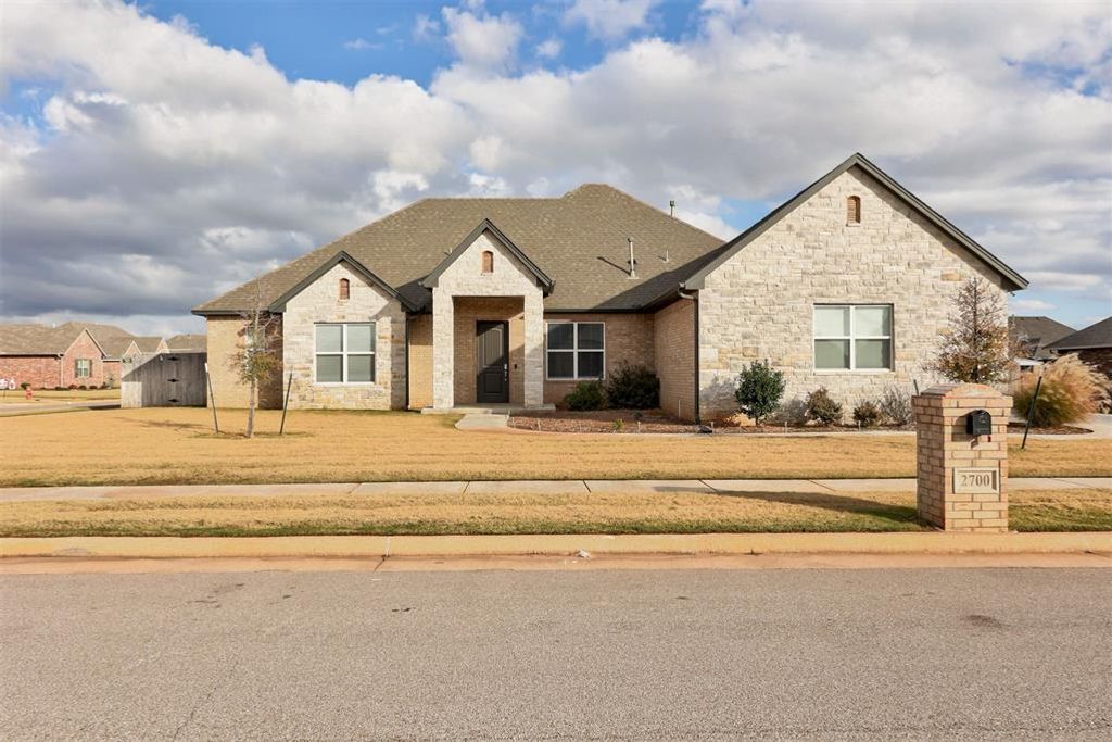 2700 Samuel Circle, Yukon, OK 73099