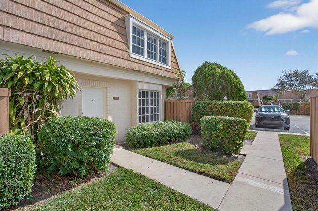 11556 Winchester Drive, Palm Beach Gardens, FL 33410