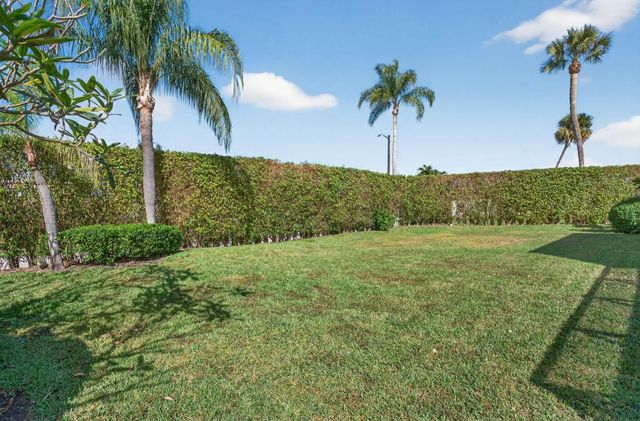 11556 Winchester Drive, Palm Beach Gardens, FL 33410