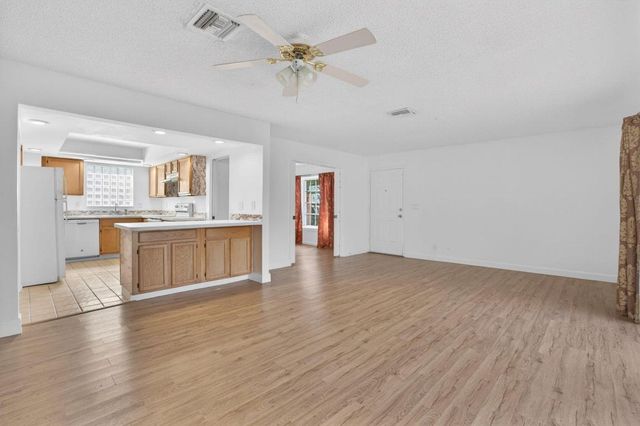 11556 Winchester Drive, Palm Beach Gardens, FL 33410