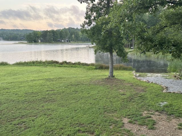 195 Shoreside Ct, Tracy City, TN 37387