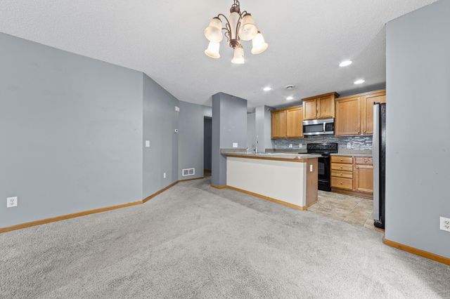 10856 Kingsfield Lane, Woodbury, MN 55129