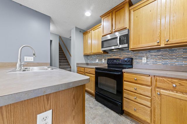 10856 Kingsfield Lane, Woodbury, MN 55129