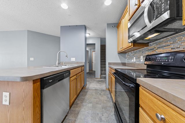 10856 Kingsfield Lane, Woodbury, MN 55129