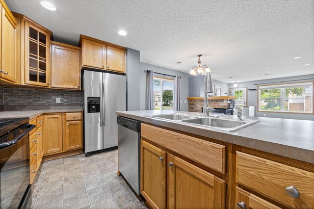 10856 Kingsfield Lane, Woodbury, MN 55129