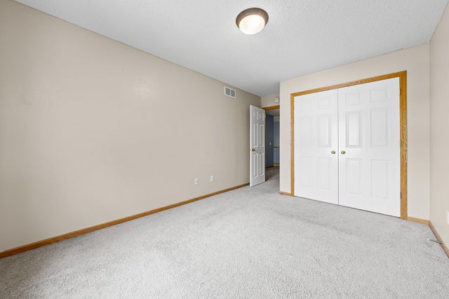 10856 Kingsfield Lane, Woodbury, MN 55129