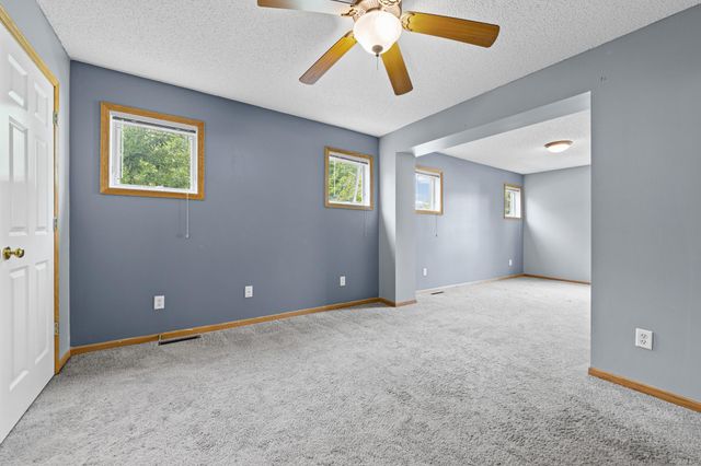 10856 Kingsfield Lane, Woodbury, MN 55129