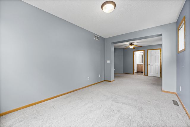 10856 Kingsfield Lane, Woodbury, MN 55129