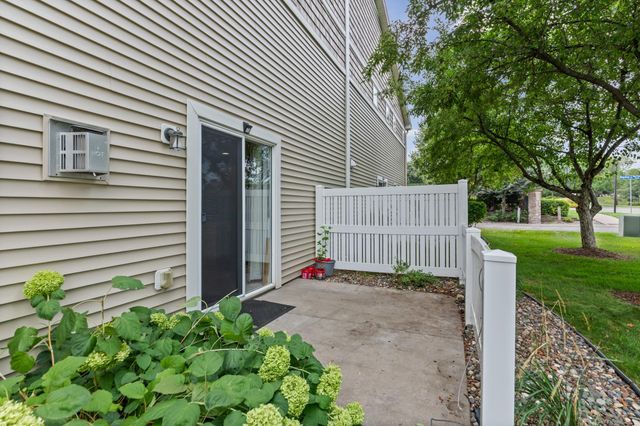 10856 Kingsfield Lane, Woodbury, MN 55129