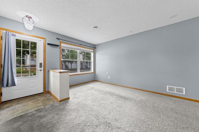 10856 Kingsfield Lane, Woodbury, MN 55129