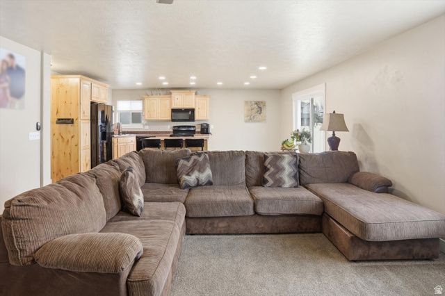 696 N DEVONSHIRE DR, Saratoga Springs, UT 84045