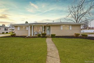 32375 Coventry Place, Warren, MI 48093