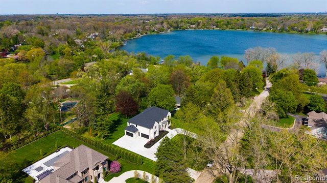 4546 Niagara Lane, Bloomfield Hills, MI 48301