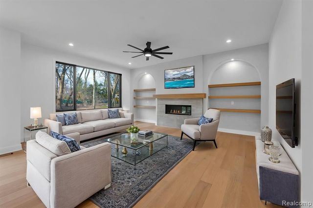 4546 Niagara Lane, Bloomfield Hills, MI 48301