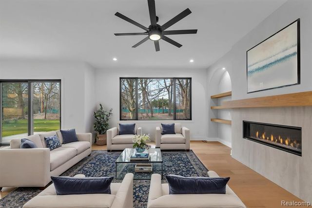 4546 Niagara Lane, Bloomfield Hills, MI 48301