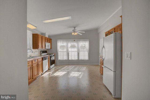 4 LANTERN LN, Shippensburg, PA 17257