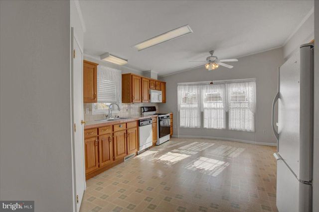 4 LANTERN LN, Shippensburg, PA 17257