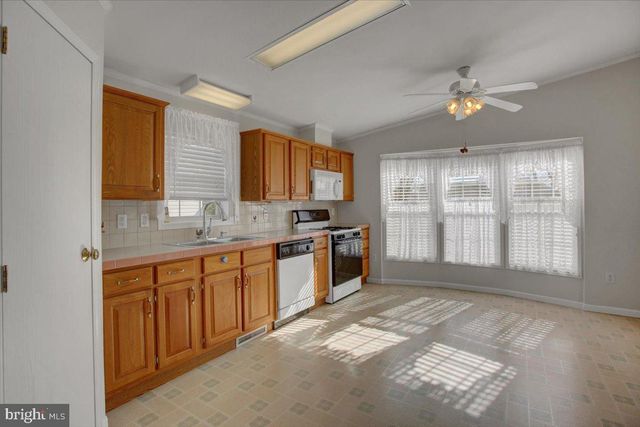 4 LANTERN LN, Shippensburg, PA 17257