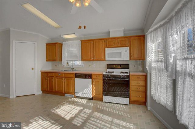 4 LANTERN LN, Shippensburg, PA 17257