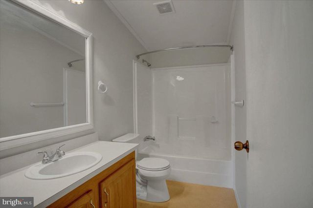 4 LANTERN LN, Shippensburg, PA 17257
