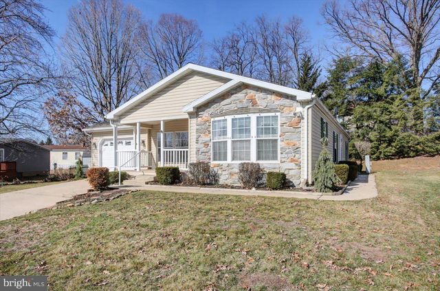 4 LANTERN LN, Shippensburg, PA 17257