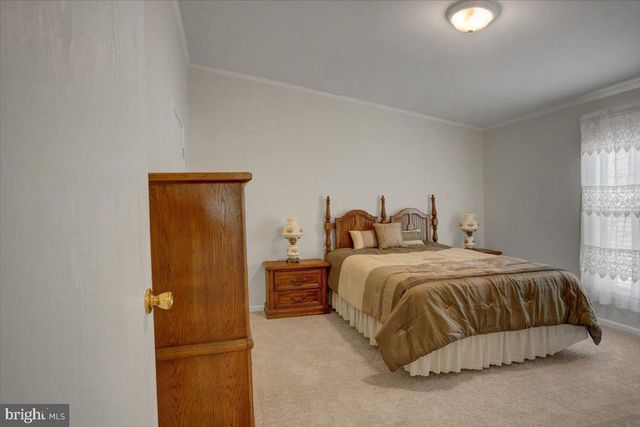 4 LANTERN LN, Shippensburg, PA 17257