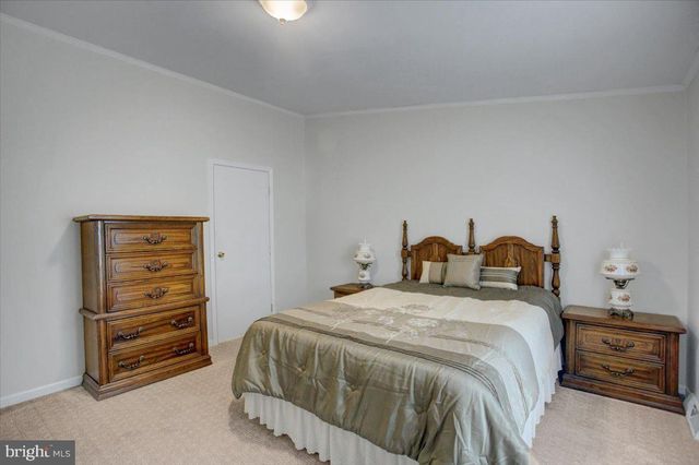 4 LANTERN LN, Shippensburg, PA 17257