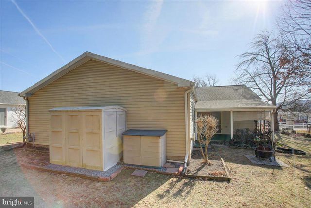 4 LANTERN LN, Shippensburg, PA 17257